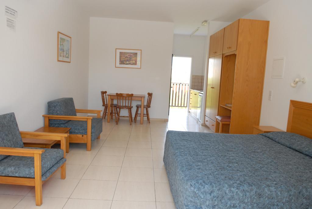 Maistros Hotel Apartments Protaras Room photo