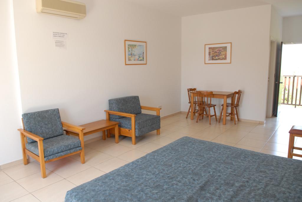 Maistros Hotel Apartments Protaras Room photo