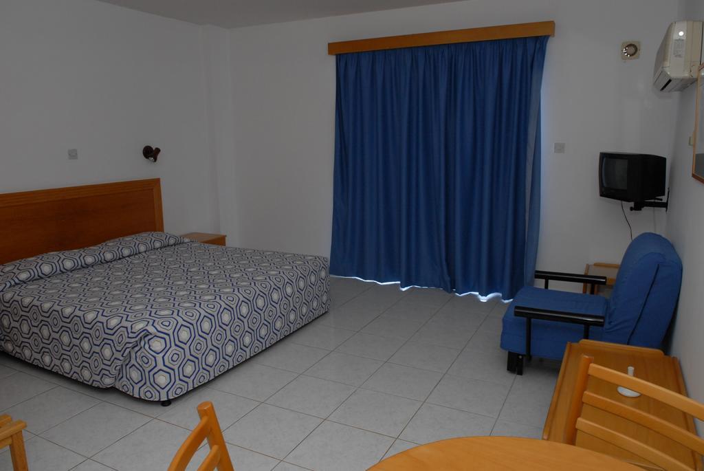 Maistros Hotel Apartments Protaras Room photo