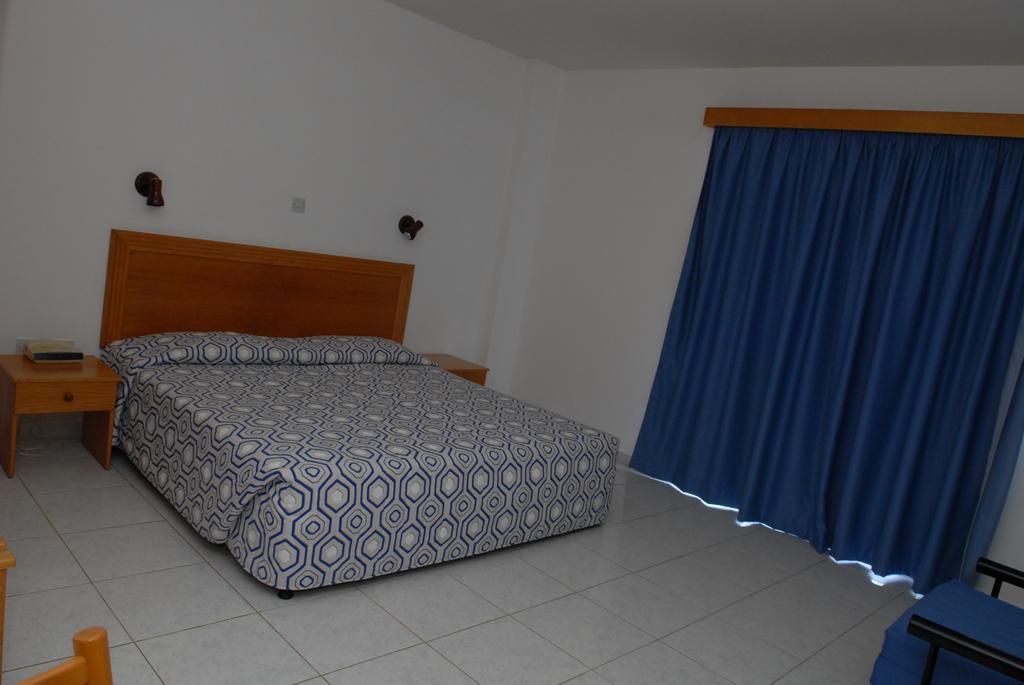 Maistros Hotel Apartments Protaras Room photo